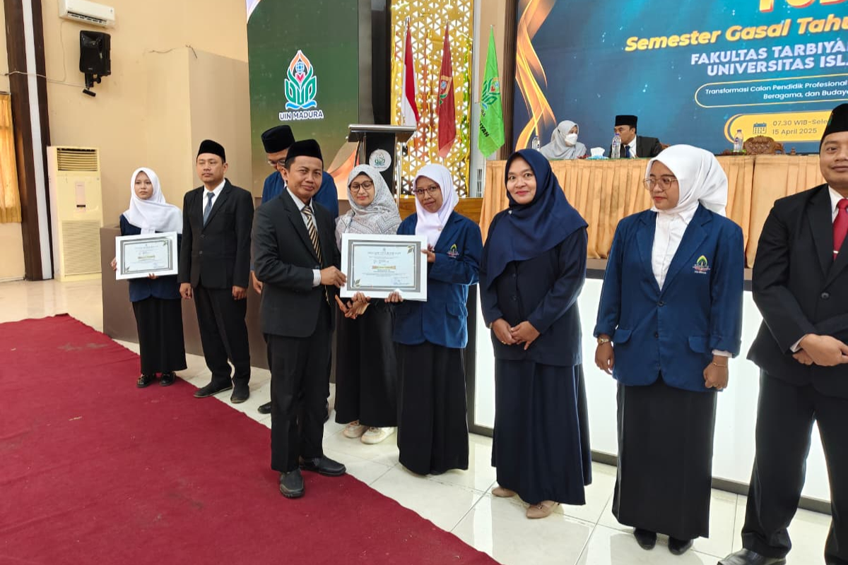 Nita Aprilia Utami Dinobatkan Sebagai Lulusan Terbaik Yudisium Tadris Bahasa Inggris UIN Madura, Raih Penghargaan Skripsi Award