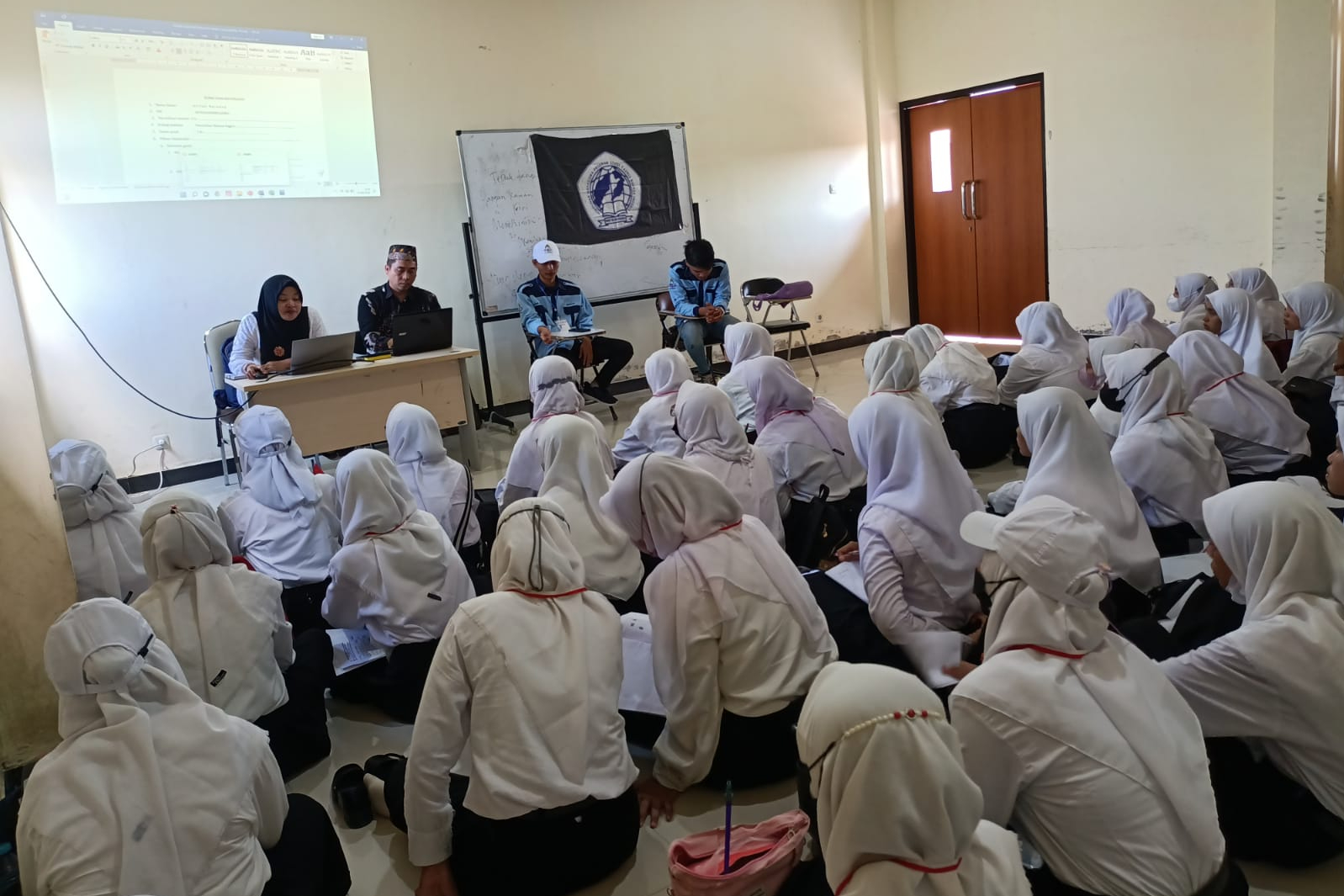 Prodi Tadris Bahasa Inggris sosialisasikan Visi, Misi, Tujuan, Strategi, dan Kebijakan kepada calon mahasiswa baru di kegiatan PBAK 2023