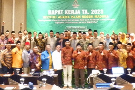 Segenap Jajaran Pimpinan Dekanat, Kabag, dan Prodi Fakultas Tarbiyah Sukseskan Raker IAIN Madura Tahun 2023