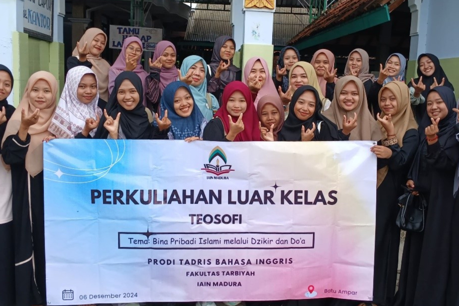 Rihlah Teosofi dengan Tema "Bina Pribadi Islam melalui Dzikir dan Do'a" Prodi Tadris Bahasa Inggris Fakultas Tarbiyah IAIN Madura