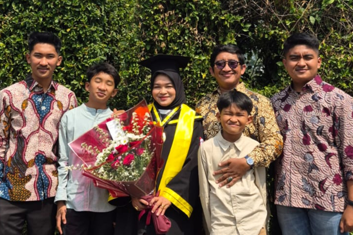 Membanggakan: Dosen Prodi Tadris Bahasa Inggris UIN Madura Berhasil Raih Gelar Doktor